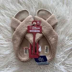 Dluxe by Dearfoams Women's Open Toe Slippers Tan Brown XL 11-12